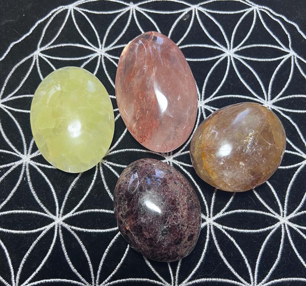 Set of 4 Natural Polished Palm Stones